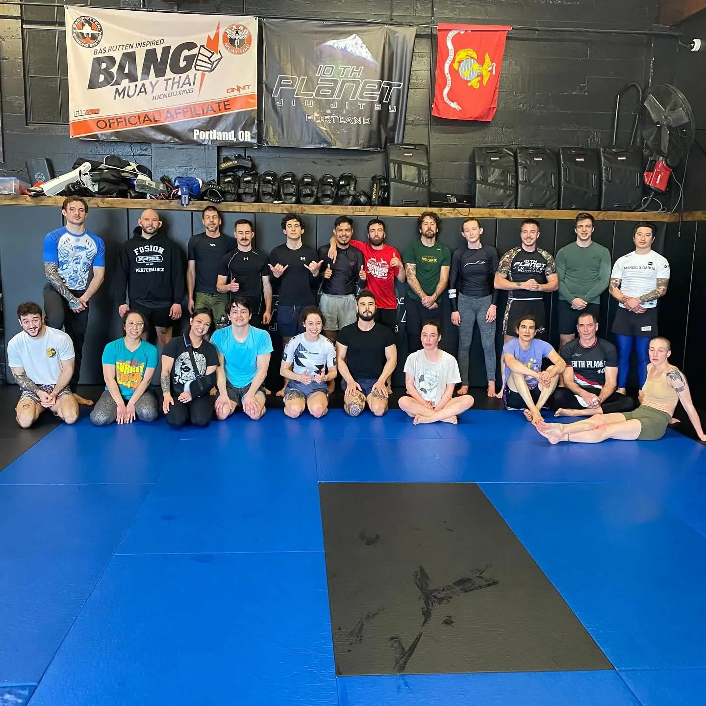 Class photo beneath the Bang Muay Thai official affiliate banner at 10th Planet Portland